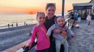 ВЛОГ 9.06.25 ГУЛЯЕМ ПО КРАСИВЫМ УЛИЦАМ АДЛЕРА/ЛЮБУЕМСЯ ШИКАРНЫМ ЗАКАТОМ