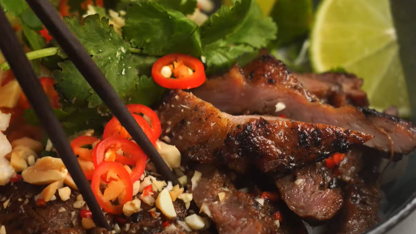 Свиное плечо в маринаде по-вьетнамски смотреть онлайн