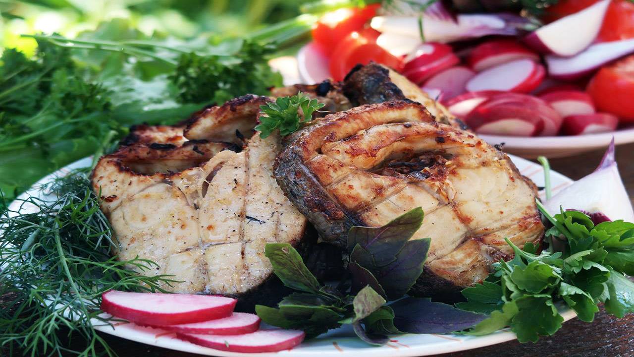 Сайда с имбирём на мангале смотреть онлайн