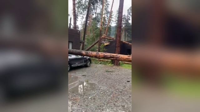 Ураган в Республики Алтай повредил несколько автомобилей смотреть онлайн