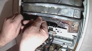 Реставрация сгоревшего фартука теплообменника газовой колонки. Оцинковка.