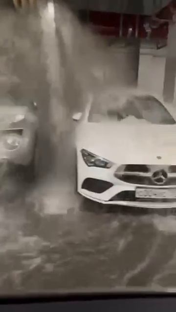 Бесплатная автомойка на парковке в московском ТЦ смотреть онлайн