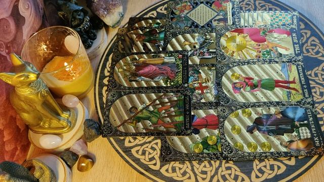 Что происходит за Вашей спиной 🔮 таро расклад смотреть онлайн