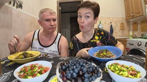 Мукбанг ПИР ЖИВОТА! Муж НАГОТОВИЛ деликатесов как в РЕСТОРАНЕ! Пою ему ДИФЕРАМБЫ) Ужин в России