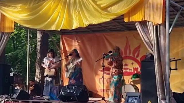 Заплетая косы.mp4