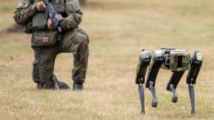 Армия Китая провела учения с участием робопсов