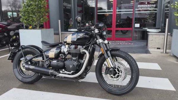 Triumph Bonneville Bobber TFC 2025 - Круговой обзор