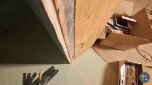 Как правильно уложить плитку если кривые стены и основание