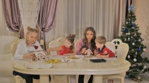 Гузель Уразова и дети в пряничном домике! [GINGERBREAD HOUSE]
