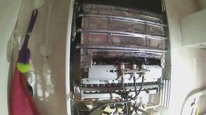 Меняем потекший теплообменник газовой колонки.