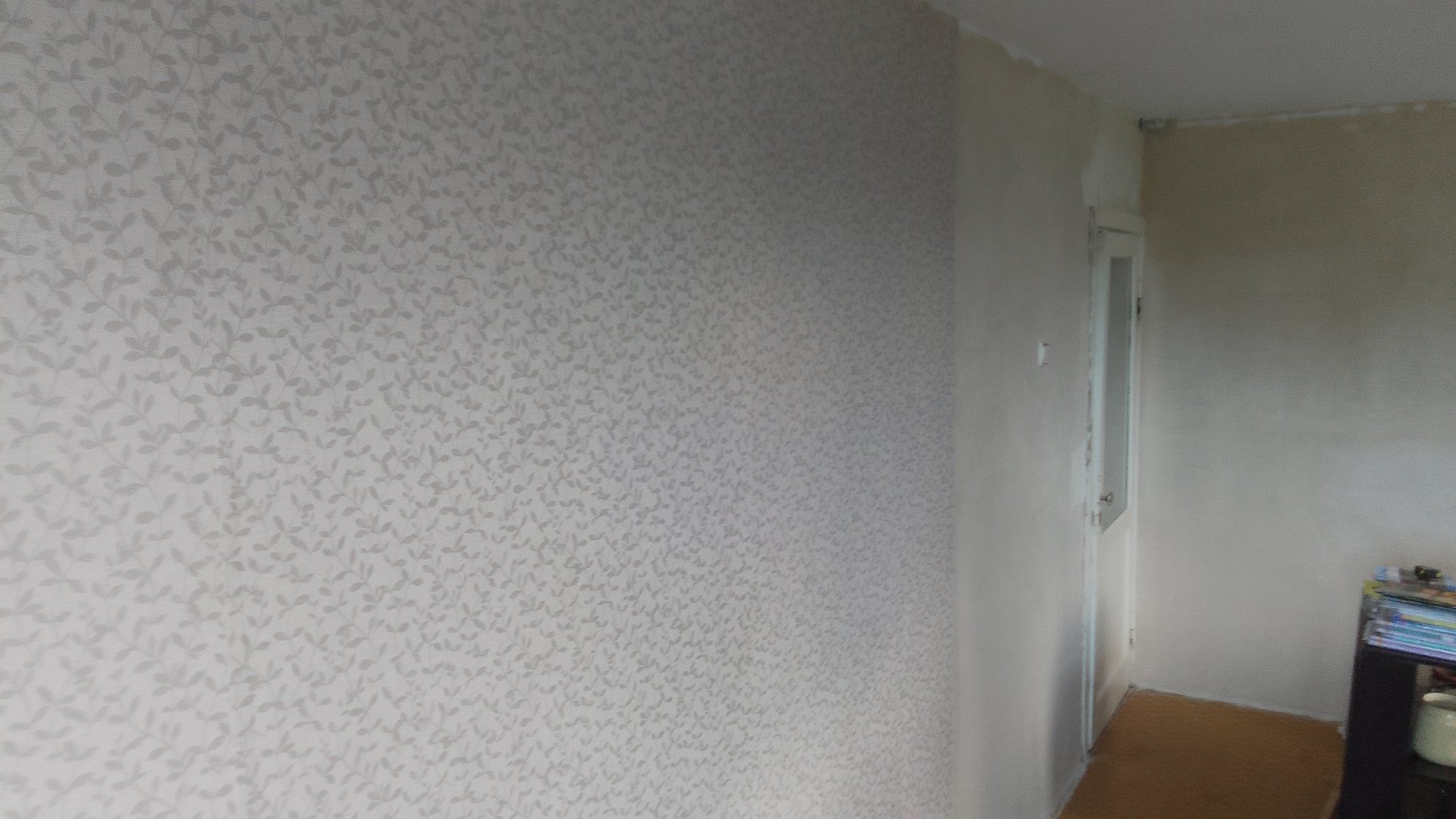 Вечерняя прогулка в знойную жару/Начали клеить обои в комнате смотреть онлайн