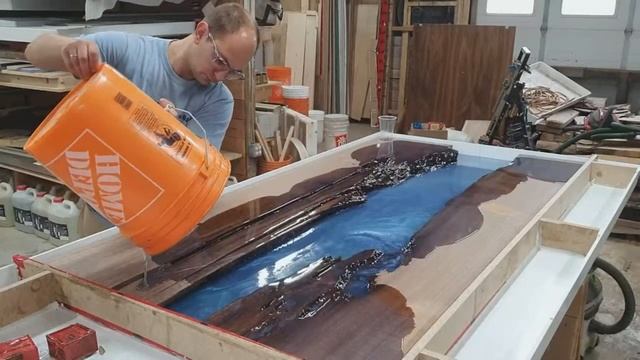 Как сделать стол из эпоксиднои смолы смотреть онлайн