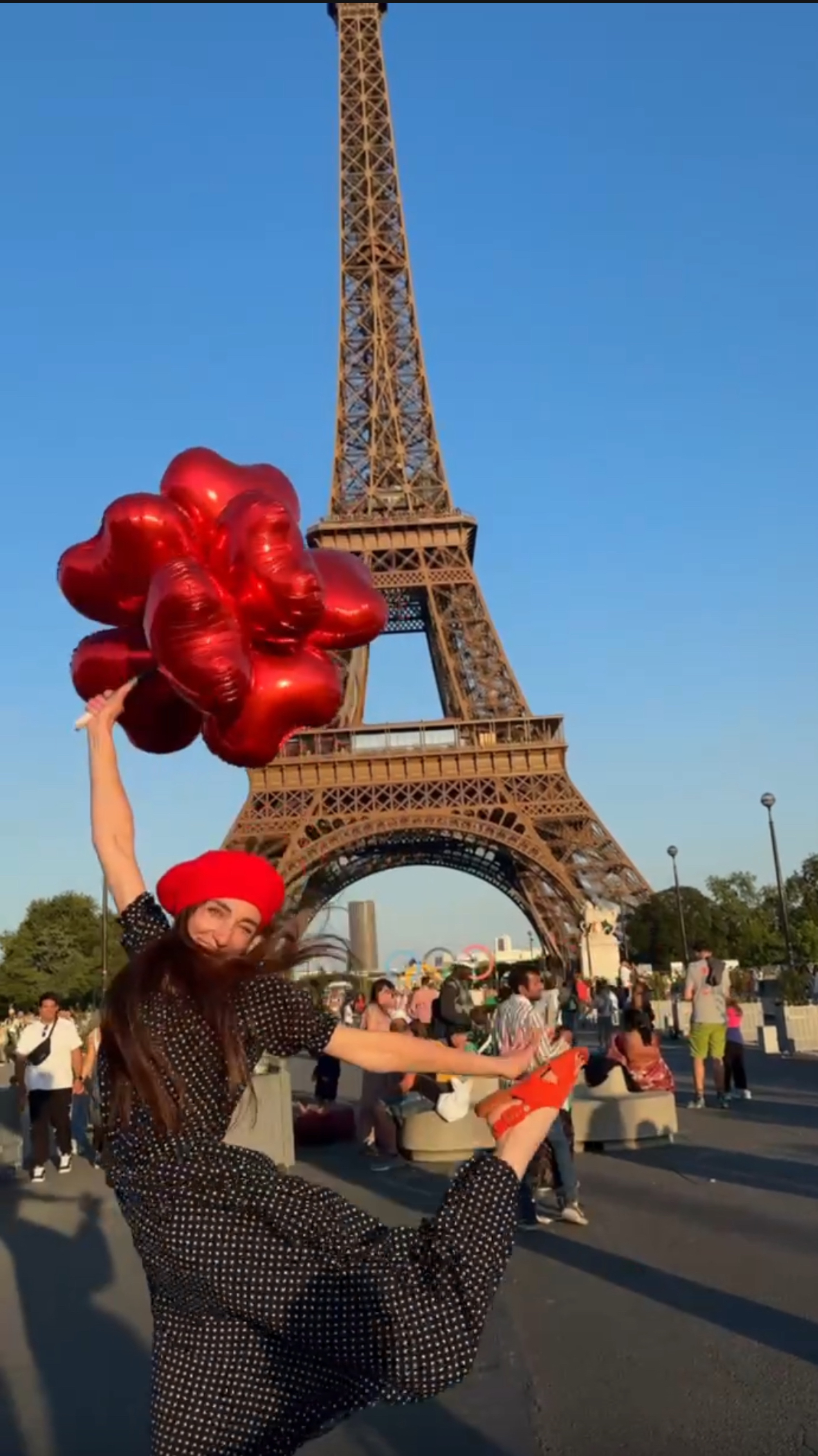 Paris смотреть онлайн