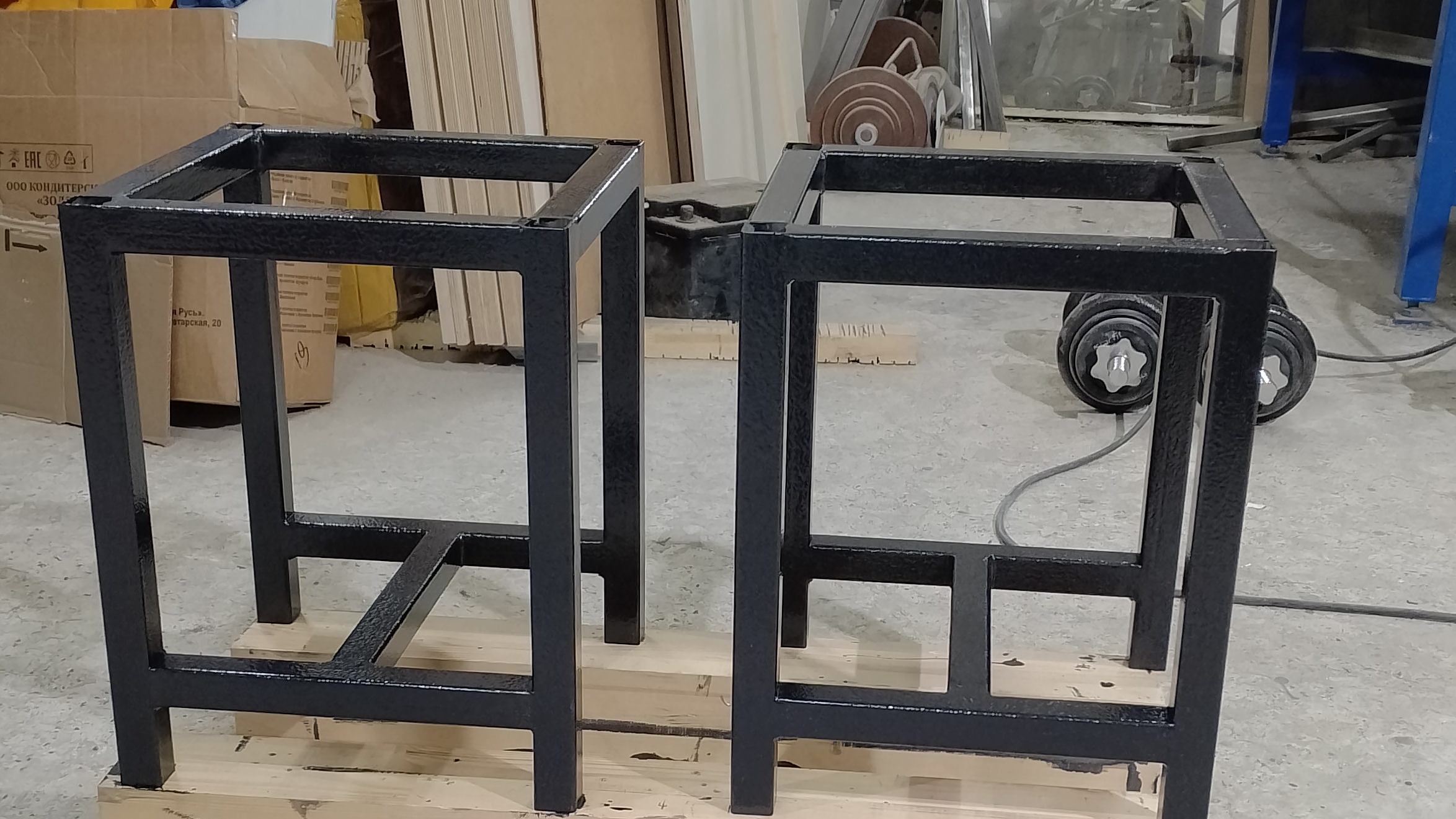 Изготовил табуретки