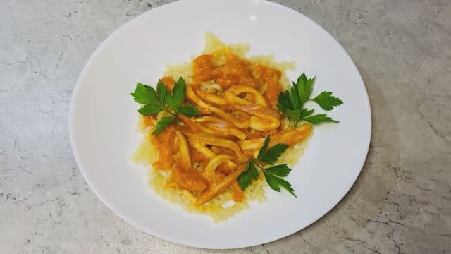 Паста с кальмарами и болгарским перцем - быстрое в приготовлении, вкусное блюдо