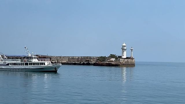 Ялта. Июль. Море согрелось! Цветы. Алыча и Корабли. 06.07.2025. Крым. Crimea. Yalta. смотреть онлайн