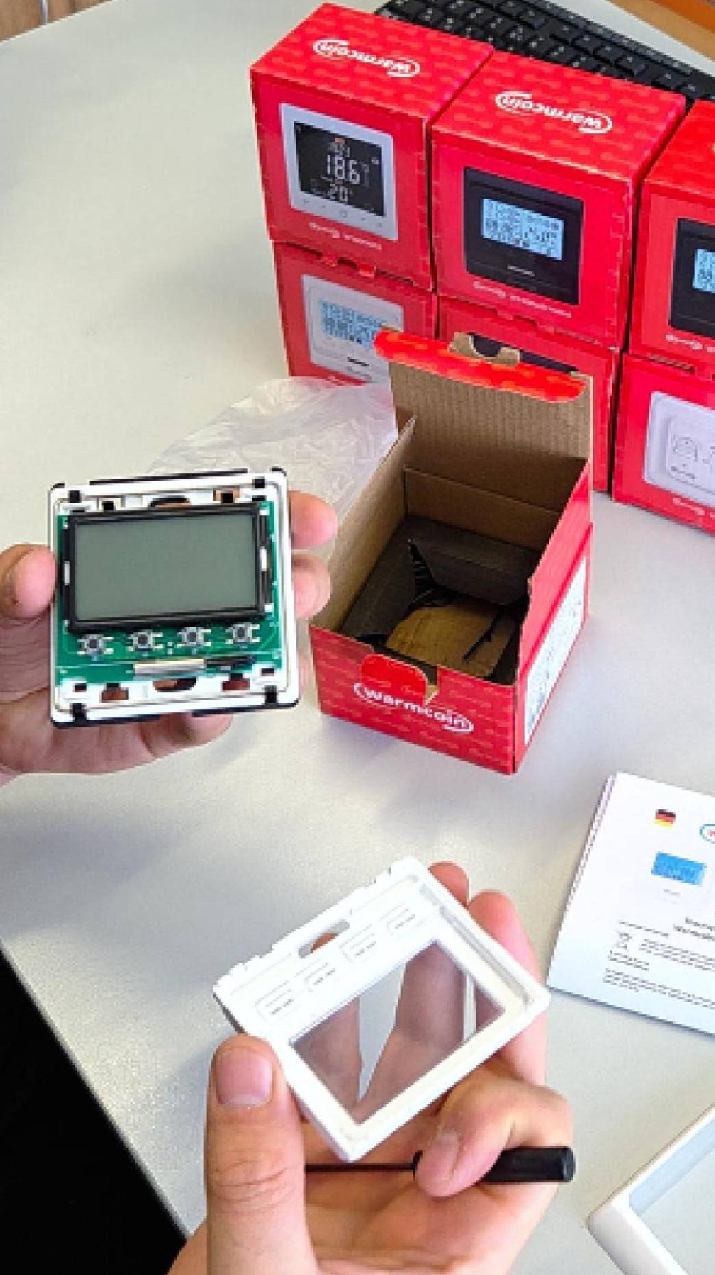 Что делать, если цифры на дисплее терморегулятора искажены? | Warmcoin W51 смотреть онлайн