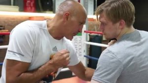 Хук или боковой удар от Романа Кармазина