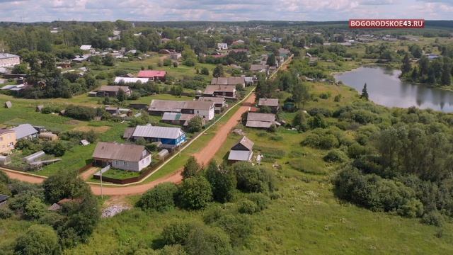 Исторические улицы посёлка завозили гравием. смотреть онлайн