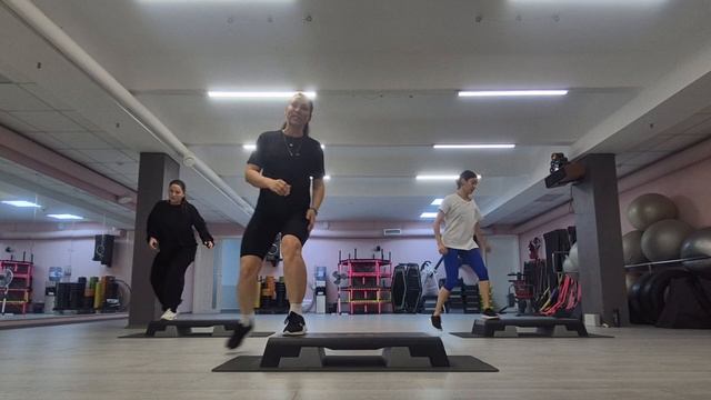 СТЕП АЭРОБИКА ЦЕЛАЯ ТРЕНИРОВКА / STEP AEROBICS смотреть онлайн