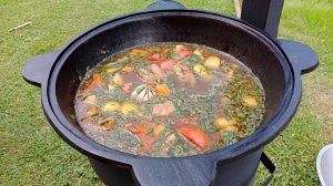 Шурпа из свиных рёбер в печи-казане