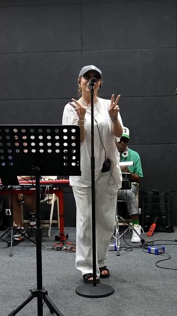 Максим живьем поет «Нежность» #shortsfeed #shorts #short #shortvideo #shortsvideo #shortsviral смотреть онлайн