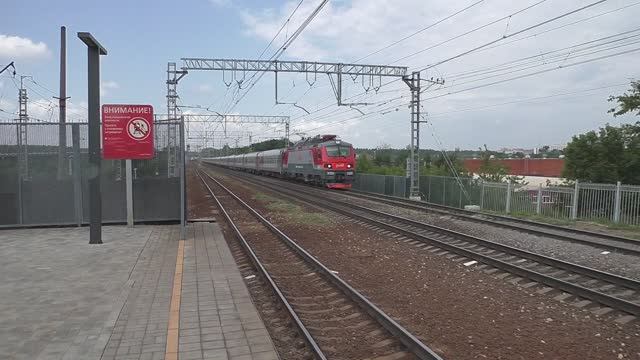 Электровоз ЭП20-020 (ТЧЭ-6) со скорым фирменным поездом "Анапа-Москва" № 012М Москва - Анапа. смотреть онлайн