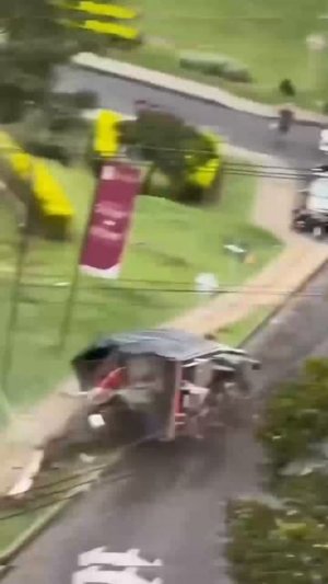 Грузовик потерял управление.