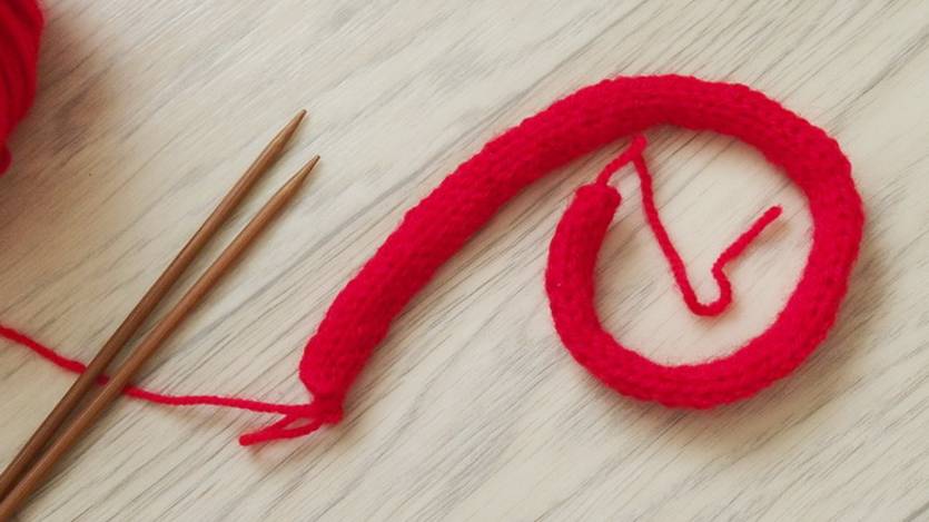 Полый шнур спицамик как вязать. Уроки вязания для начинающих Урок 124