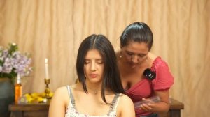 Masaje ASMR y limpia energética de Doña Esperanza con susurros y sonido suaves para dormir y relajar