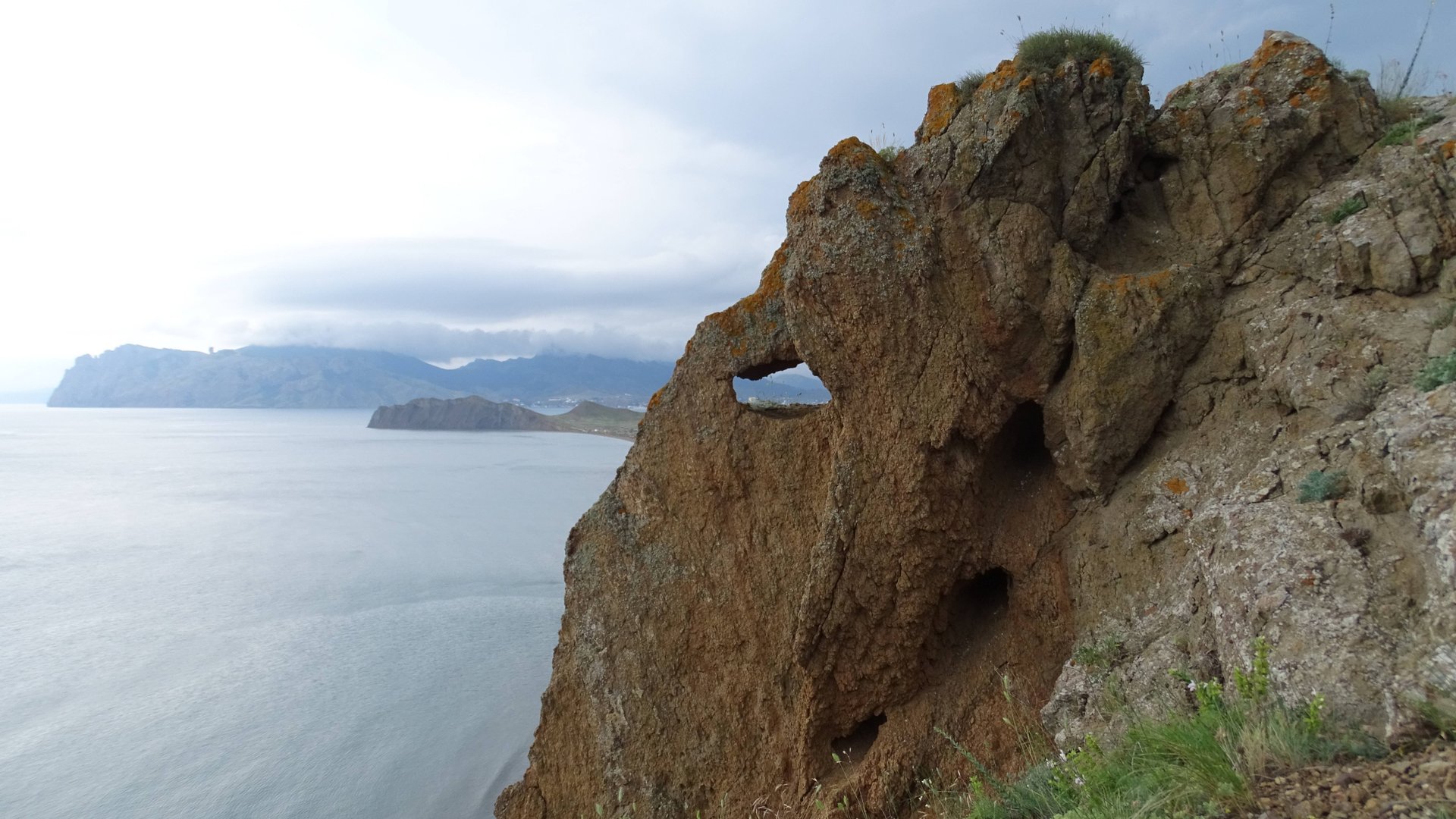 Тихая Бухта. Место где обедал карадагский змей смотреть онлайн