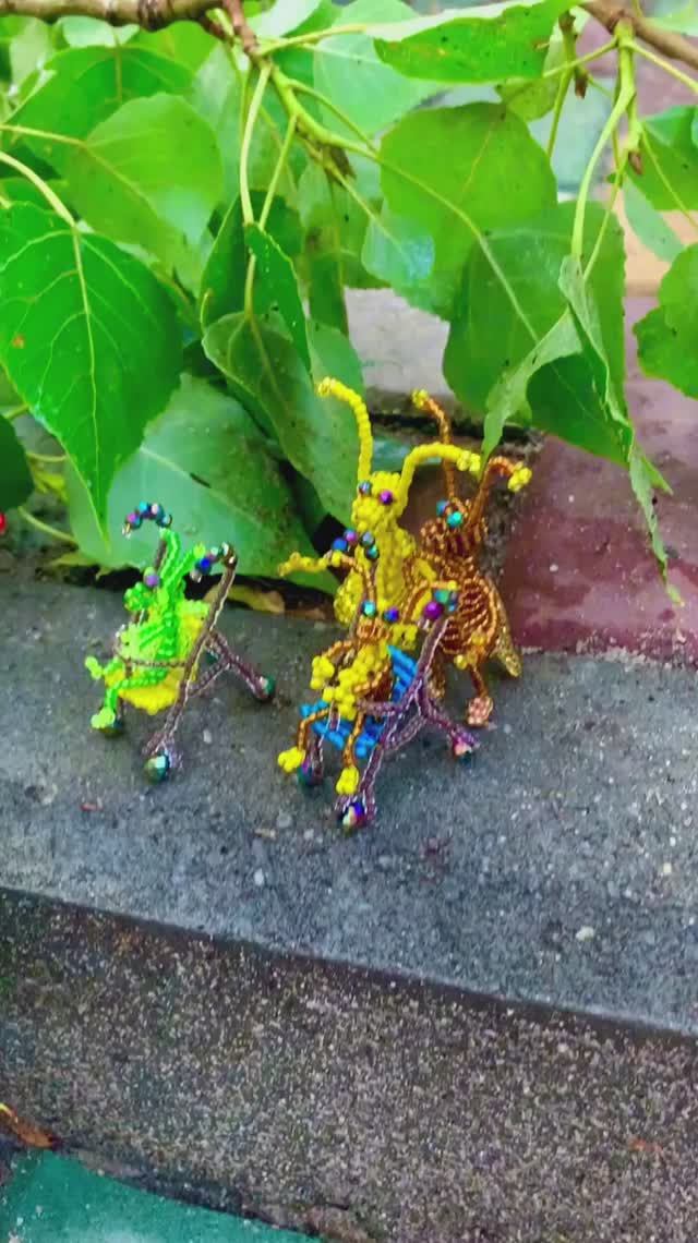 Семья букашек из бисера, теперь "закупили" коляски для малышей🤗 смотреть онлайн