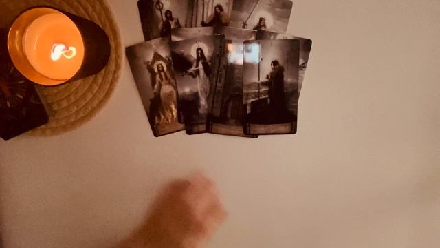 МЕЖДУ ВАМИ ТИШИНА❣️ВСПОМИНАЕТ ЛИ❓ДУМАЕТ ЛИ О ВАС❓ТАРО РАСКЛАД смотреть онлайн