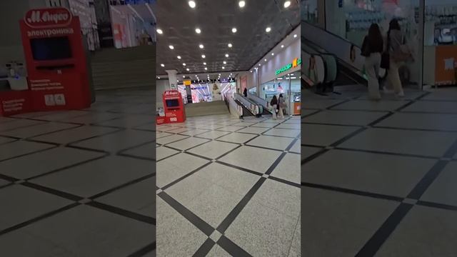 Продолжение прогулки Гринвич Гипербола ✨️ Шопинг Обзор цен и витрины магазинов ✨️ смотреть онлайн