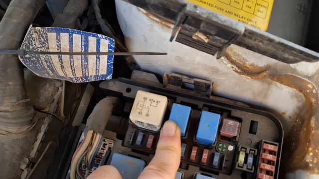 Реле бензонасоса Hyundai смотреть онлайн