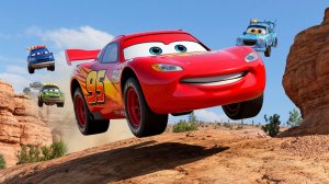 Мультики про машинки. Молния Маквин и его друзья кувыркаются с горы.