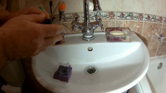 Почему надо периодически чистить, а лучше менять кольцо перелива раковины. смотреть онлайн