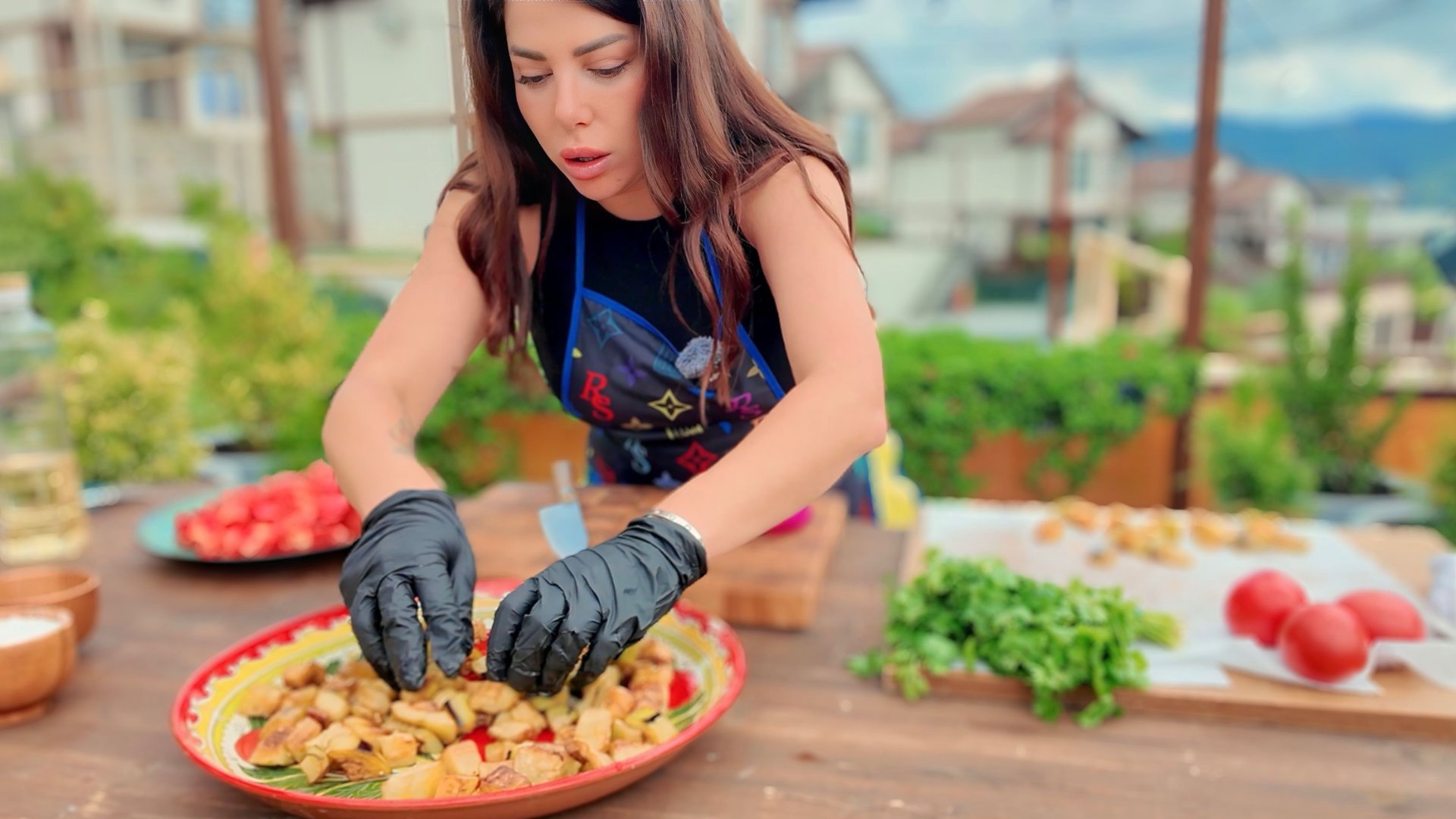 Салат который приносит миллионный доход в ресторанах #салатсбаклажанами #баклажаны #салат смотреть онлайн