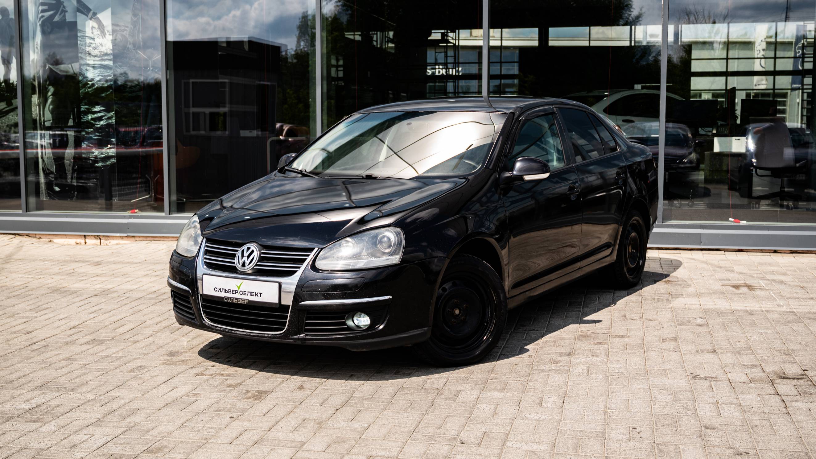 VOLKSWAGEN JETTA ЧЕРНЫЙ