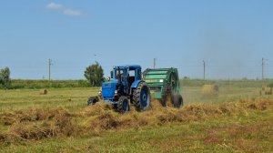 Трактора ЛТЗ Т-40АМ с пресс-подборщиком ПРФ-145П и веерными граблями на заготовке сена.