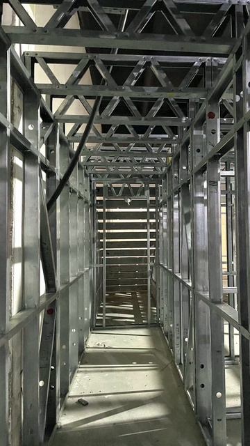Мы построили здание внутри здания смотреть онлайн