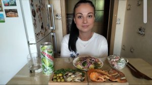 Мукбанг🐟Рулет из кеты и скумбрии , копчёные креветки, селедка🥗🤤 Отвечаю на вопрос 🥰