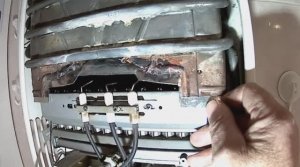 Сгорел фартук теплообменника газовой колонки.