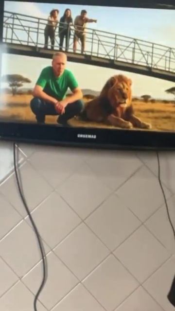 Татьяна Картавина представила фотографию, где Олег Елесеевич присел в саванне... смотреть онлайн