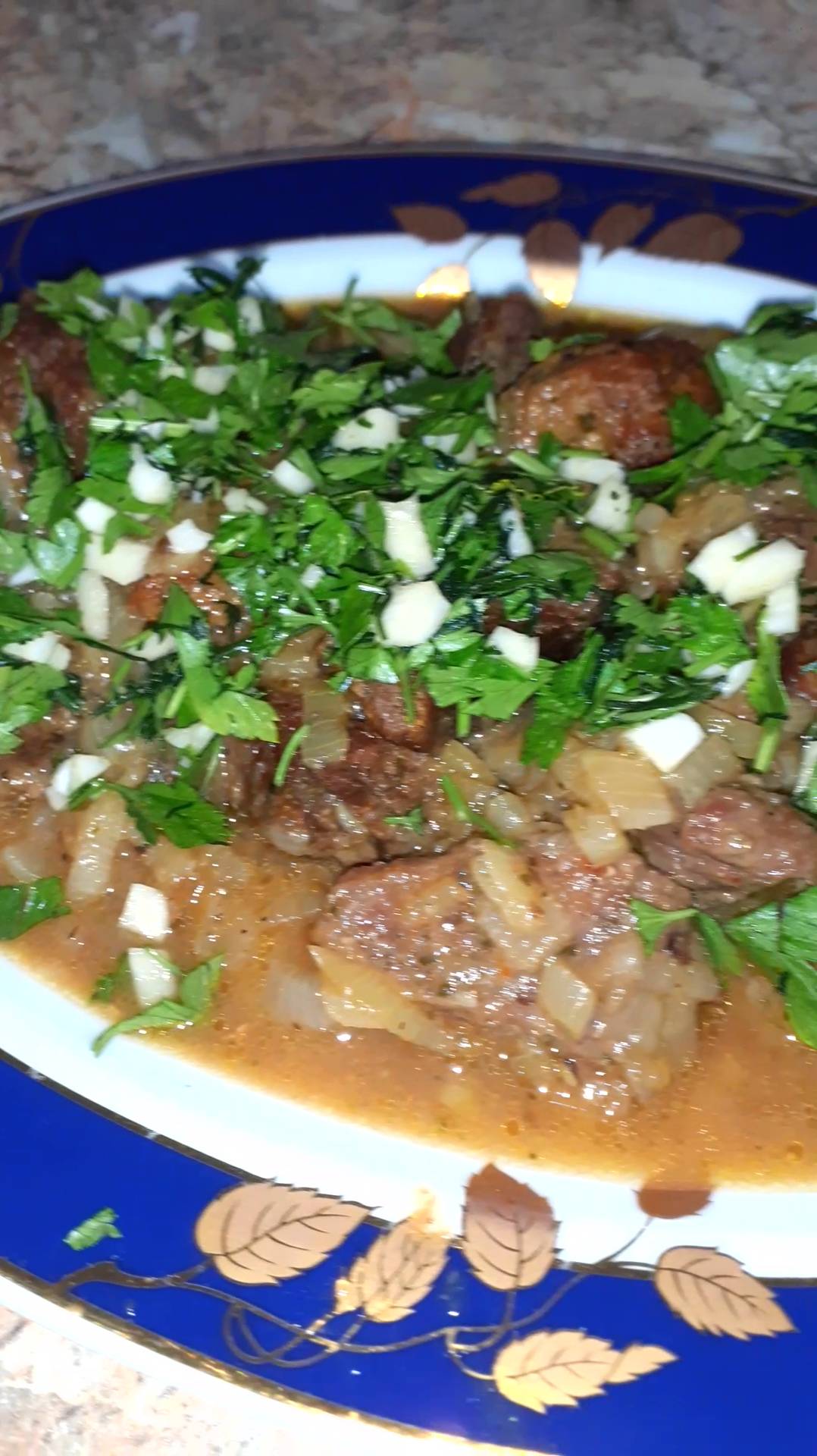 МЯСО В СПЕЦИЯХ С МАРИНОВАНЫМ ЛУКОМ В ДУХОВКЕ. Рецепт вкусного ужина. смотреть онлайн