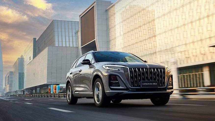 Hongqi представила модернизированный гибридный кроссовер HS3