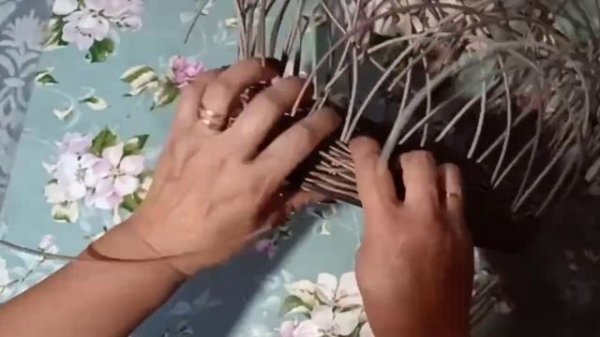 Часть первая. Подарочная корзинка из ротанга (пруток) на фанерном донышке