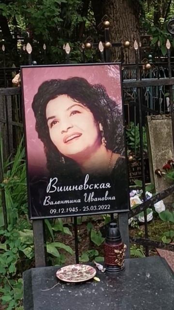 Цыганская семья Вишневских на Востряковском кладбище смотреть онлайн