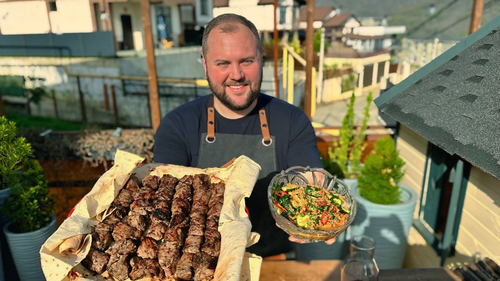 ШАШЛЫК ИЗ ГОВЯДИНЫ / САЛАТ ИЗ БИТЫХ ОГУРЦОВ смотреть онлайн