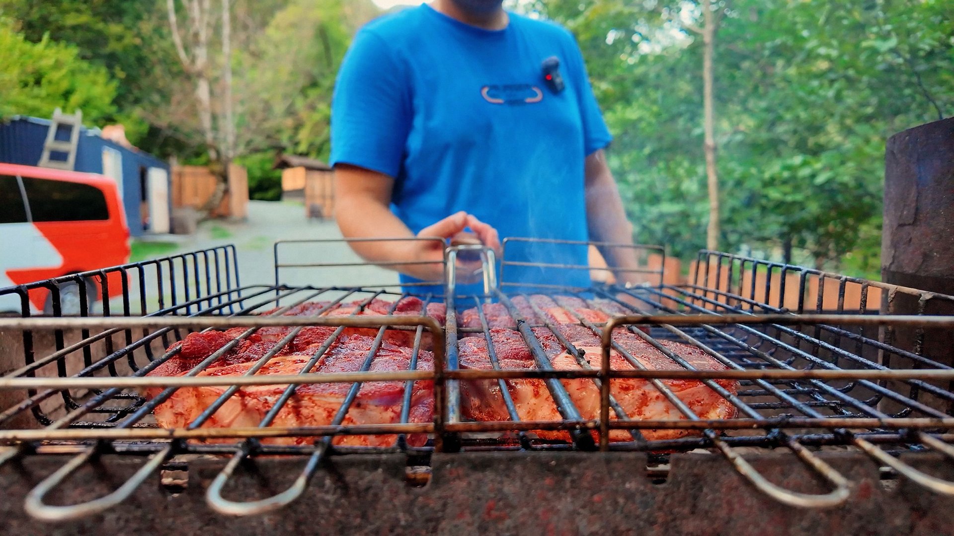 ЖАРИМ МЯСО В БАНЕ НА РЕКЕ смотреть онлайн